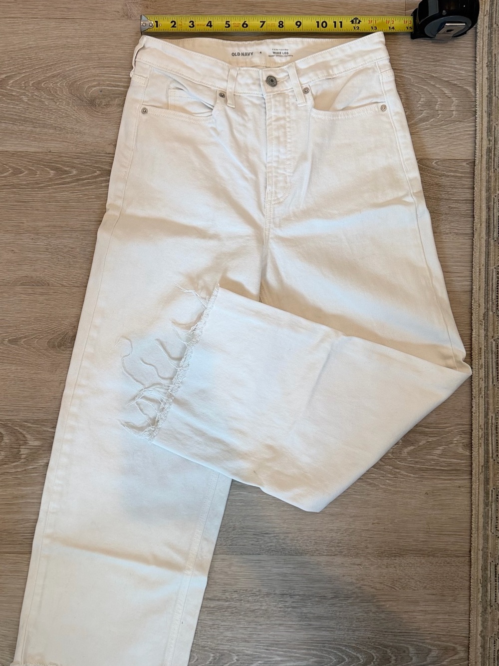Old Navy White High-Rise Cropped Straight Jeans with Frayed Hem